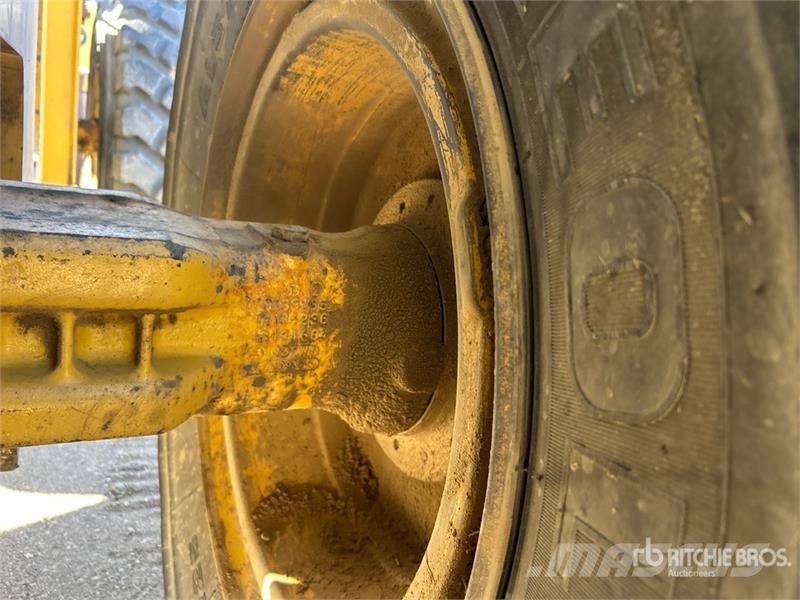 John Deere 644H Iekrāvēji uz riteņiem