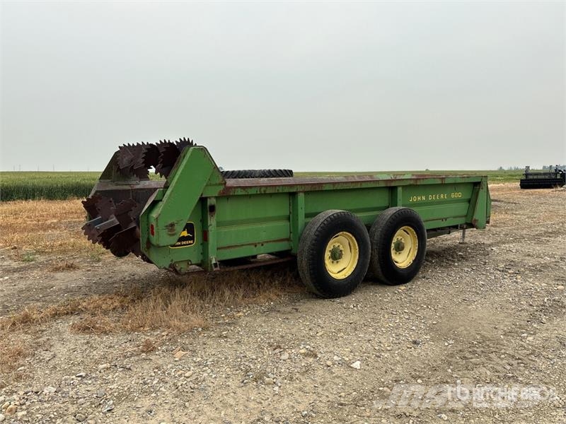 John Deere 680 19 ft Dry Spinner T/A Manure Spreader Mestverspreider