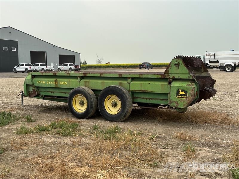 John Deere 680 19 ft Dry Spinner T/A Manure Spreader Mestverspreider