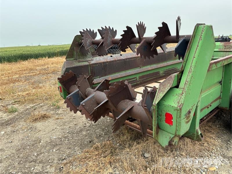 John Deere 680 19 ft Dry Spinner T/A Manure Spreader Mestverspreider