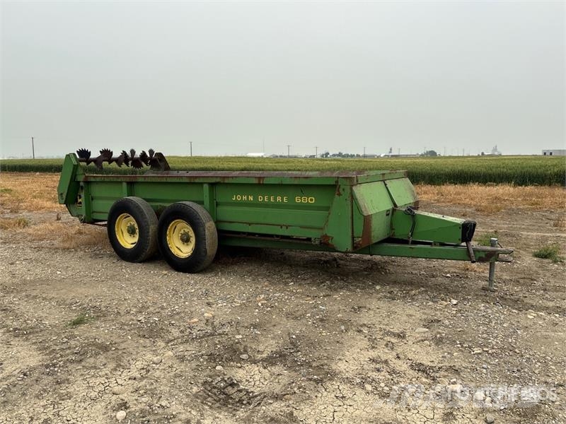 John Deere 680 19 ft Dry Spinner T/A Manure Spreader Mestverspreider
