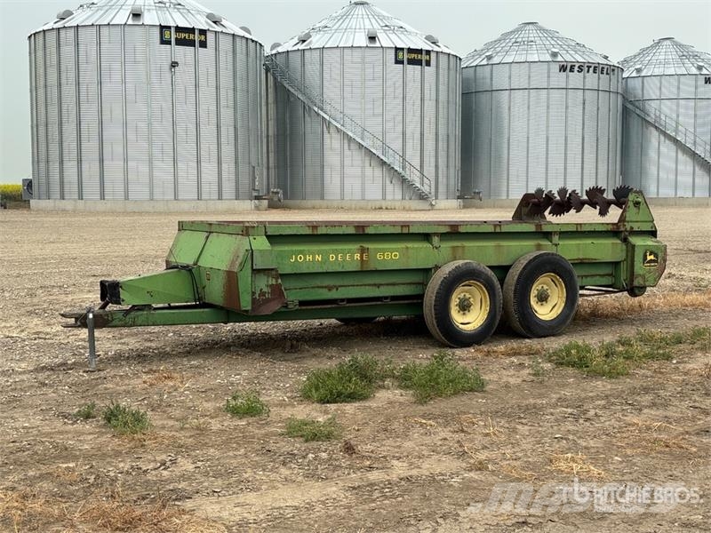 John Deere 680 19 ft Dry Spinner T/A Manure Spreader Mestverspreider