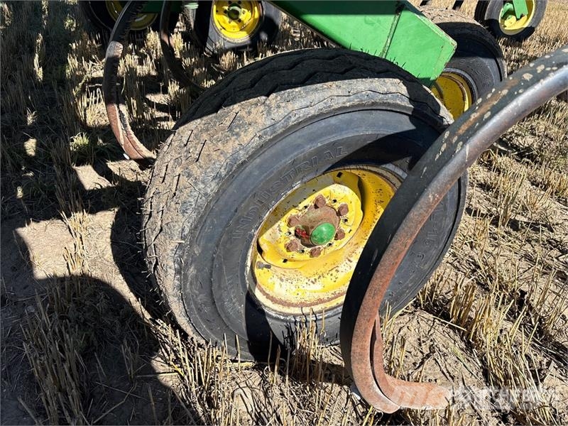John Deere 680 39 ft Chisel Plow Meißelgrubber