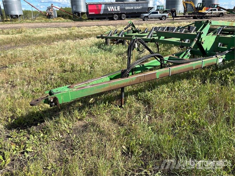 John Deere 680 40 ft Cultivator Cultivadoras