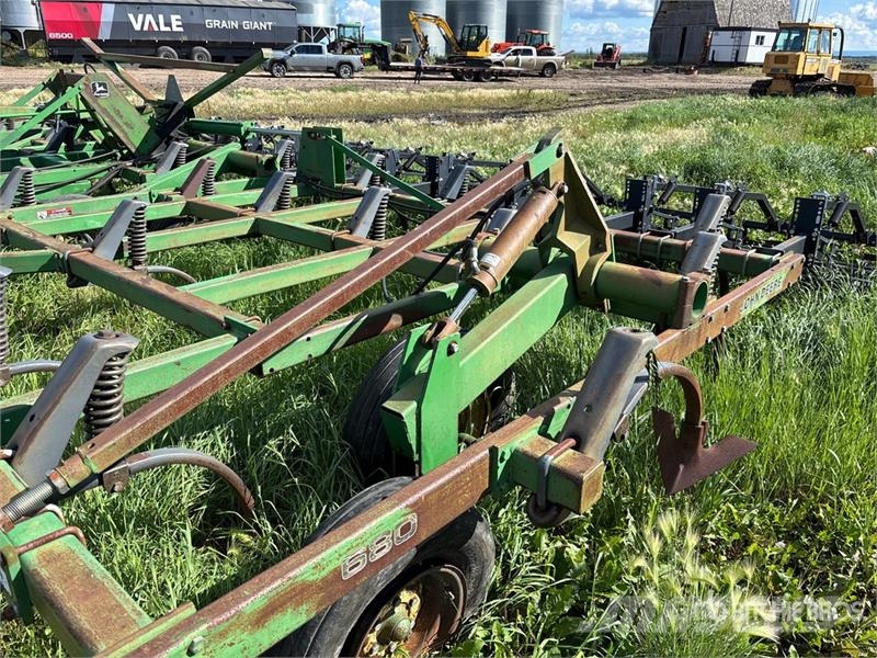 John Deere 680 40 ft Cultivator Cultivadoras