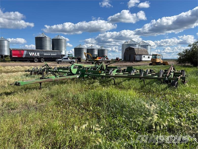 John Deere 680 40 ft Cultivator Cultivadoras