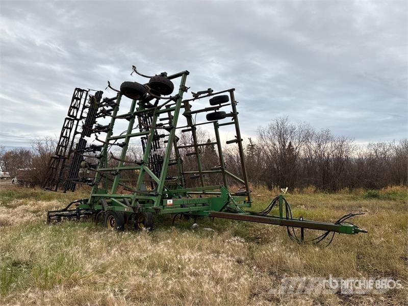 John Deere 680 40 ft Cultivator Cultivatoren