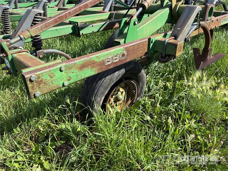 John Deere 680 40 ft Cultivator Cultivadoras
