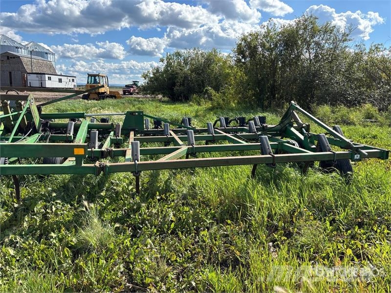 John Deere 680 40 ft Cultivator Cultivadoras