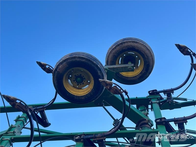 John Deere 680 40 ft Chisel Plow Podrivači