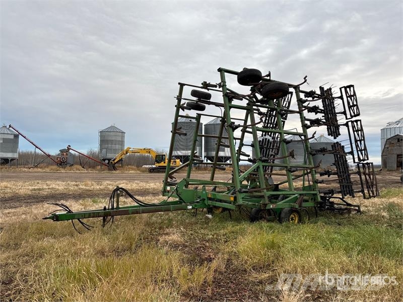 John Deere 680 40 ft Cultivator Cultivatoren