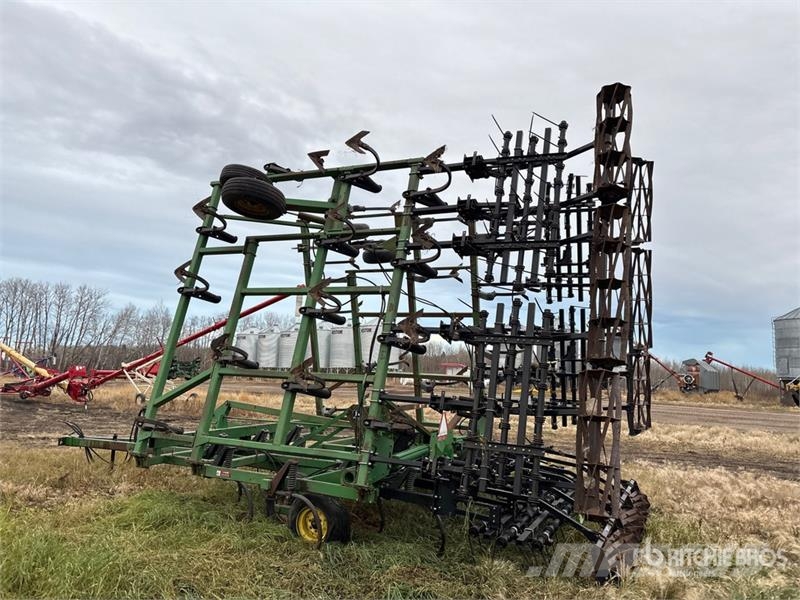 John Deere 680 40 ft Cultivator Cultivatoren