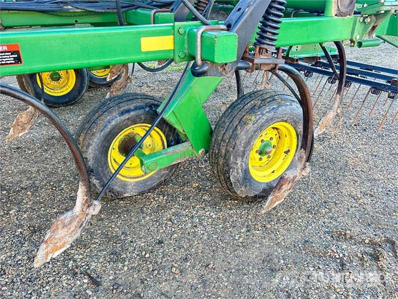 John Deere 680 40 ft Chisel Plow Podrivači