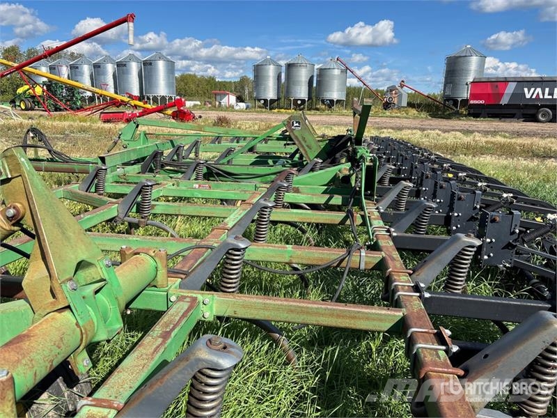 John Deere 680 40 ft Cultivator Cultivadoras
