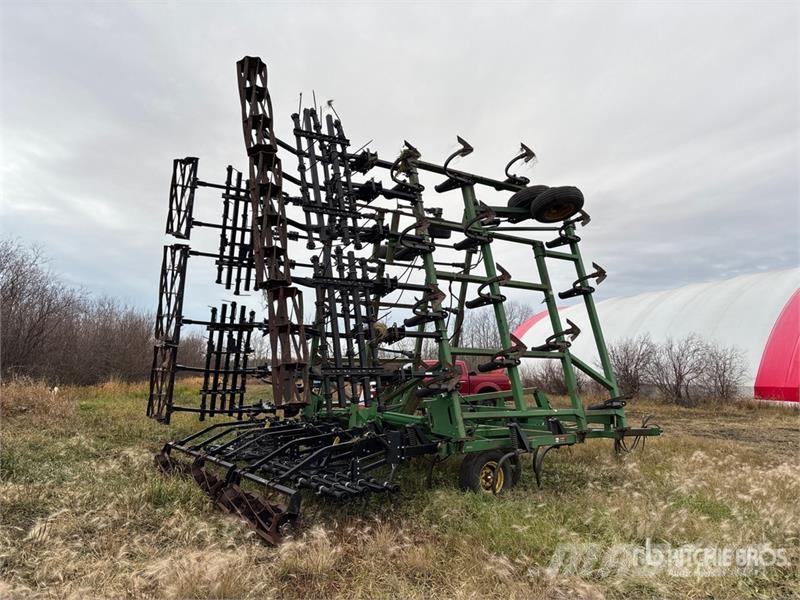 John Deere 680 40 ft Cultivator Cultivatoren