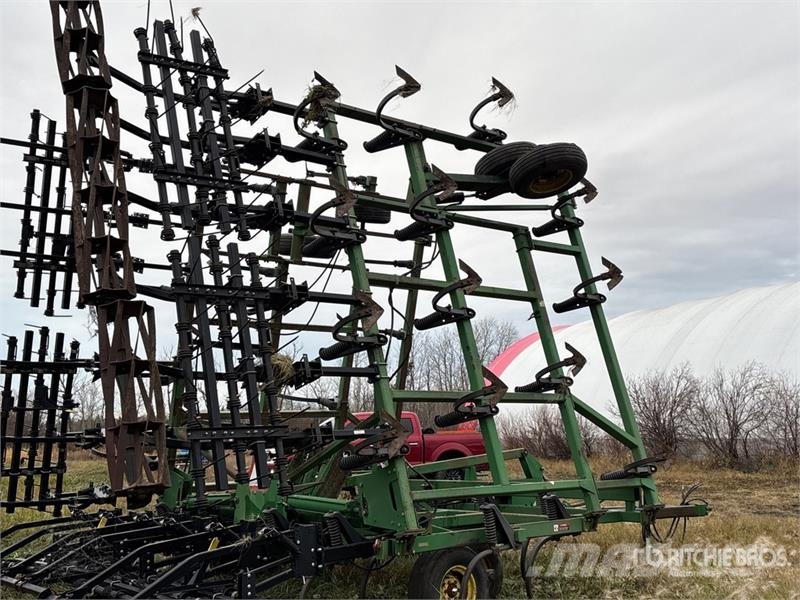 John Deere 680 40 ft Cultivator Cultivatoren