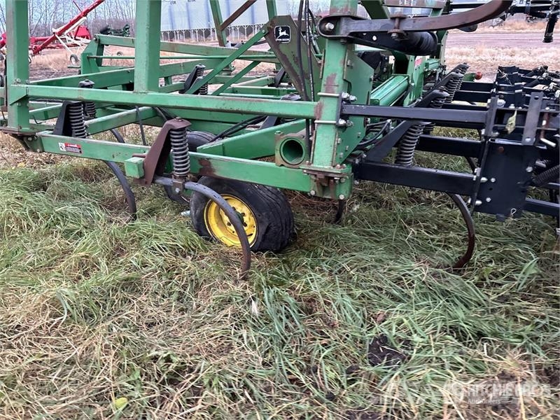 John Deere 680 40 ft Cultivator Cultivatoren