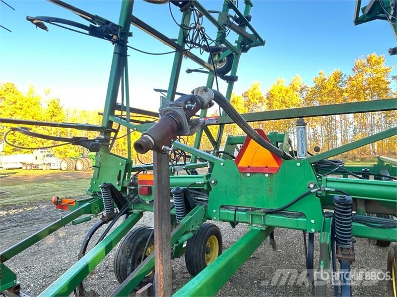 John Deere 680 40 ft Chisel Plow Podrivači