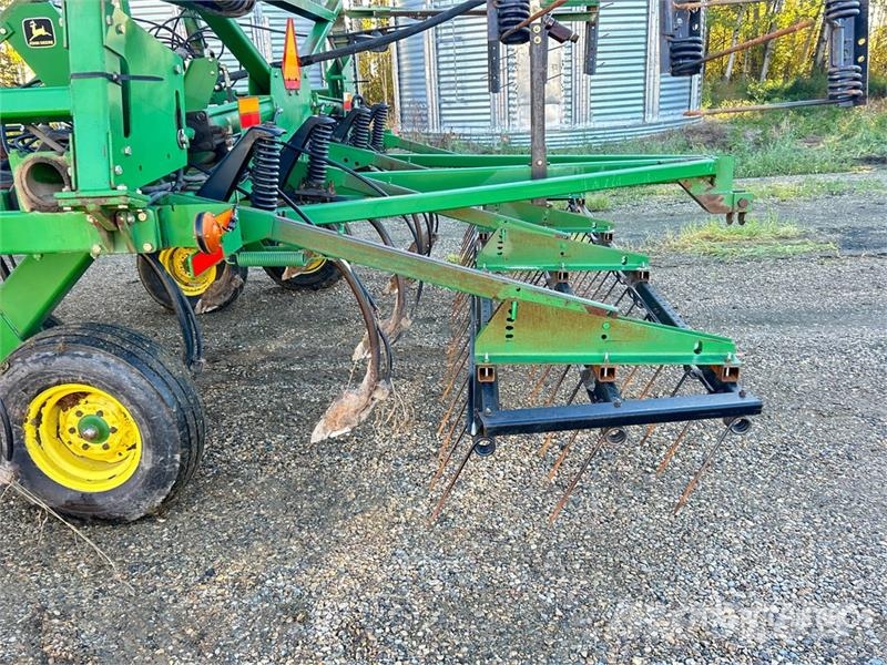 John Deere 680 40 ft Chisel Plow Podrivači