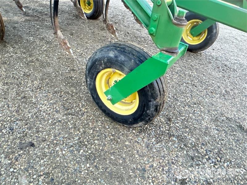 John Deere 680 40 ft Chisel Plow Podrivači