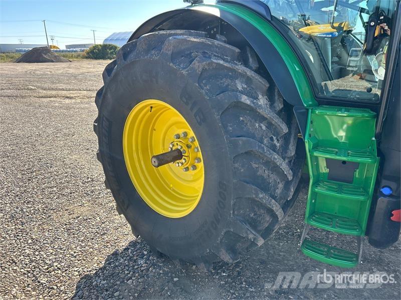 John Deere 6R 215 4WD Tractor الجرارات