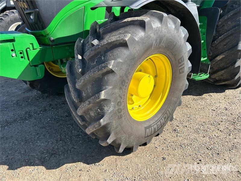 John Deere 6R 215 4WD Tractor الجرارات