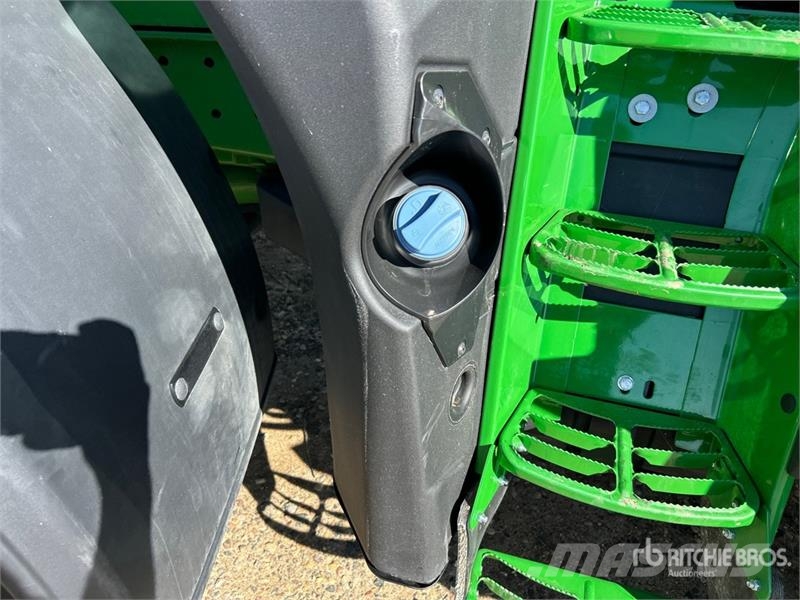 John Deere 6R 215 4WD Tractor الجرارات