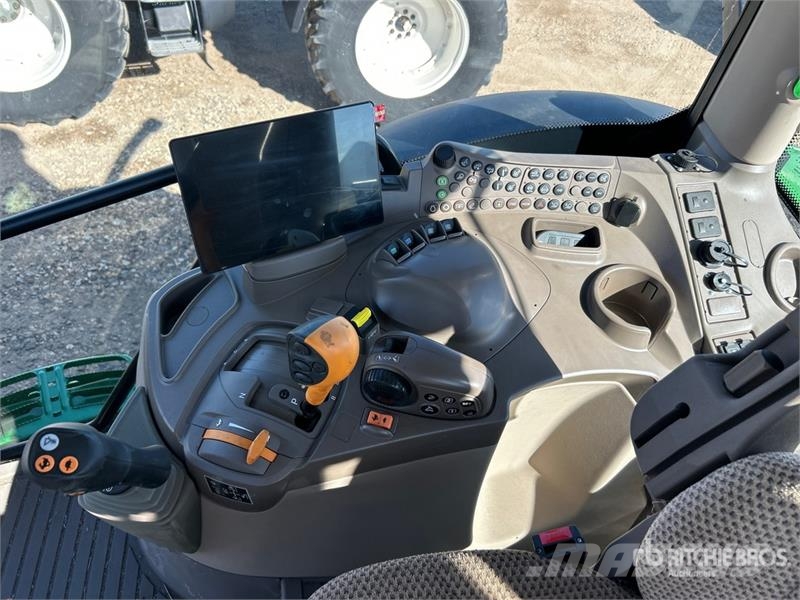 John Deere 6R 215 4WD Tractor الجرارات