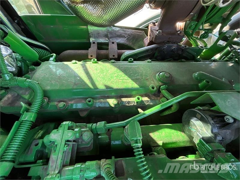 John Deere 6R 215 4WD Tractor الجرارات