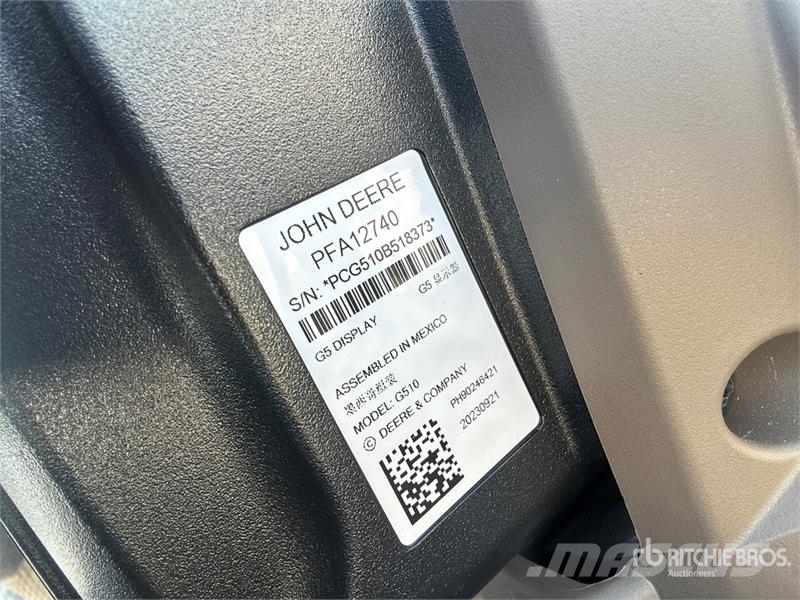 John Deere 6R 215 4WD Tractor الجرارات