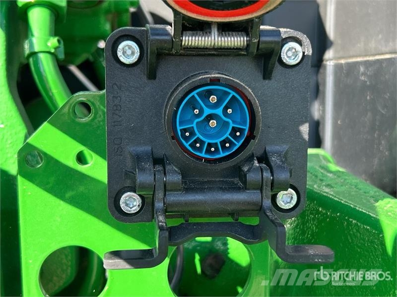 John Deere 6R 215 4WD Tractor الجرارات