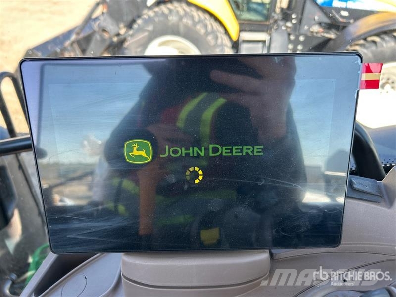 John Deere 6R 215 4WD Tractor الجرارات