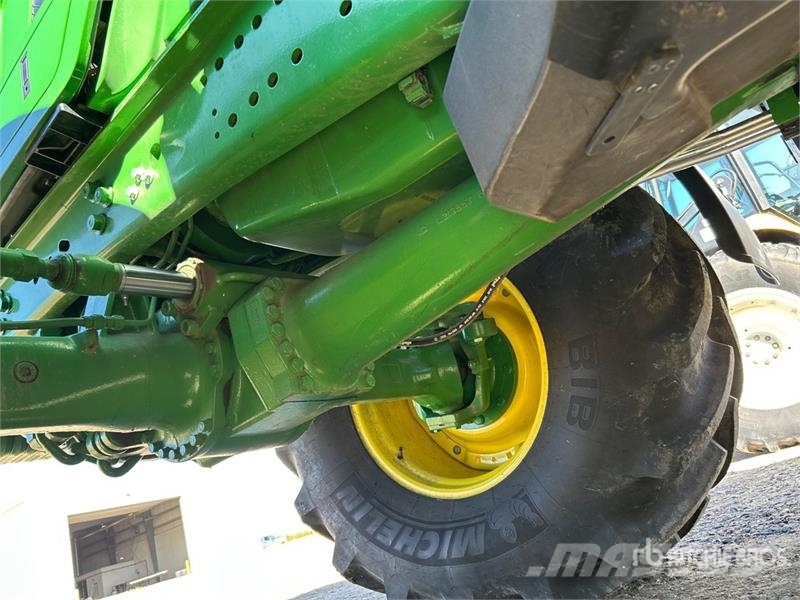 John Deere 6R 215 4WD Tractor الجرارات