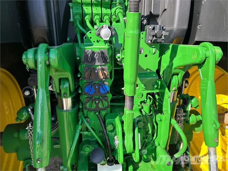 John Deere 6R 215 4WD Tractor الجرارات