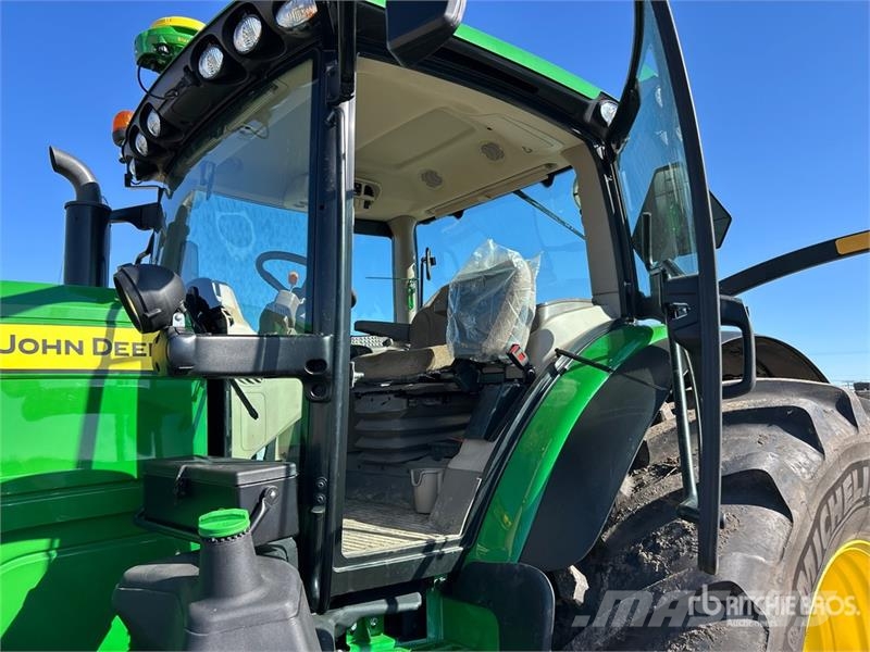 John Deere 6R 215 4WD Tractor الجرارات