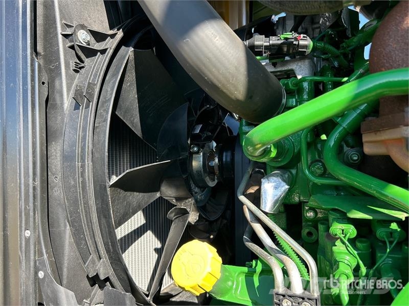 John Deere 6R 215 4WD Tractor الجرارات
