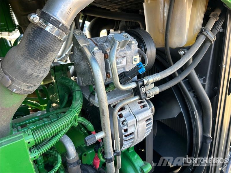 John Deere 6R 215 4WD Tractor الجرارات