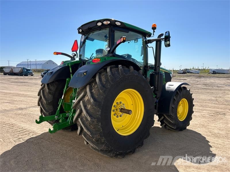 John Deere 6R 215 4WD Tractor الجرارات