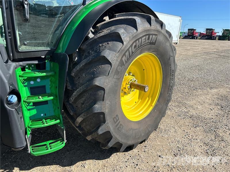 John Deere 6R 215 4WD Tractor الجرارات