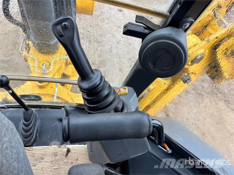 John Deere 710L 4x4 Backhoe Loader Екскаватори-навантажувачі