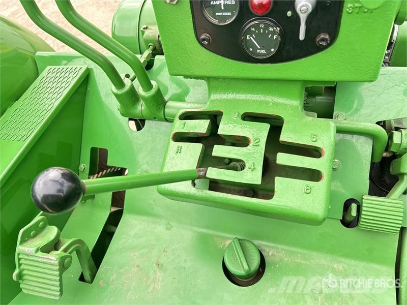 John Deere 720 2WD Antique Tractor Traktoren