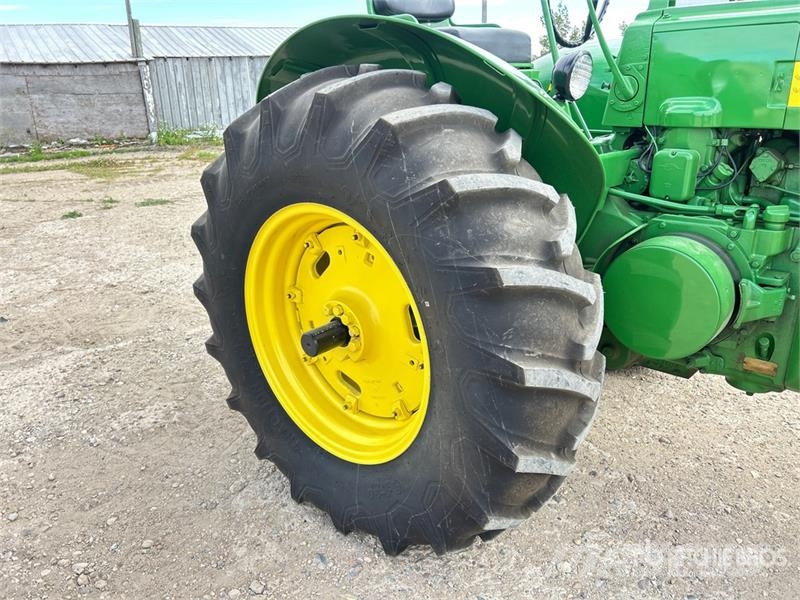 John Deere 720 2WD Antique Tractor Traktoren