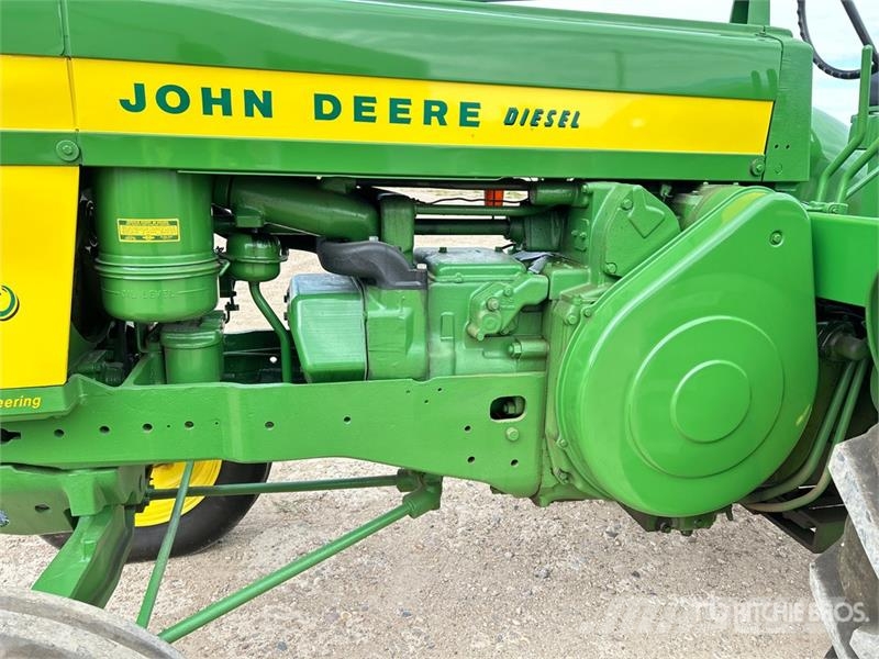 John Deere 720 2WD Antique Tractor Traktoren