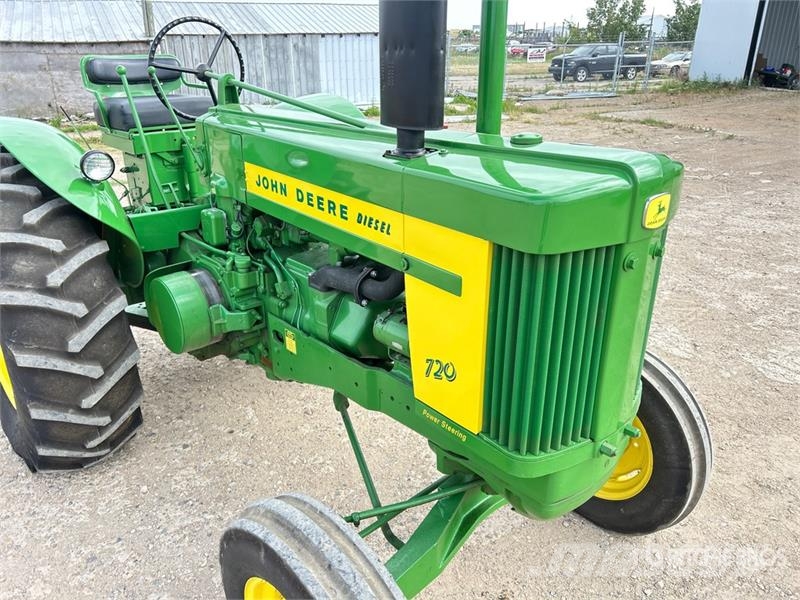 John Deere 720 2WD Antique Tractor Traktoren