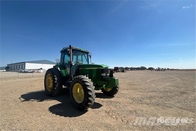 John Deere 7210 الجرارات