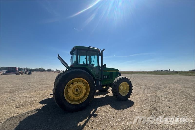 John Deere 7210 الجرارات