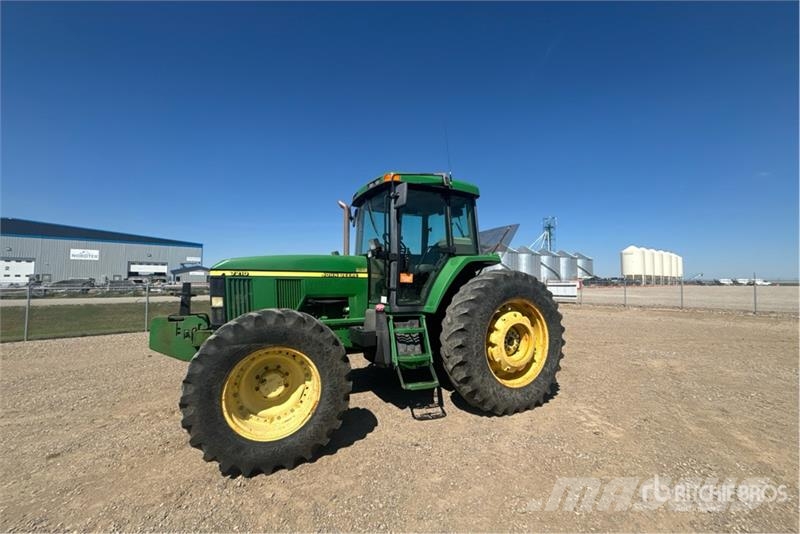 John Deere 7210 الجرارات