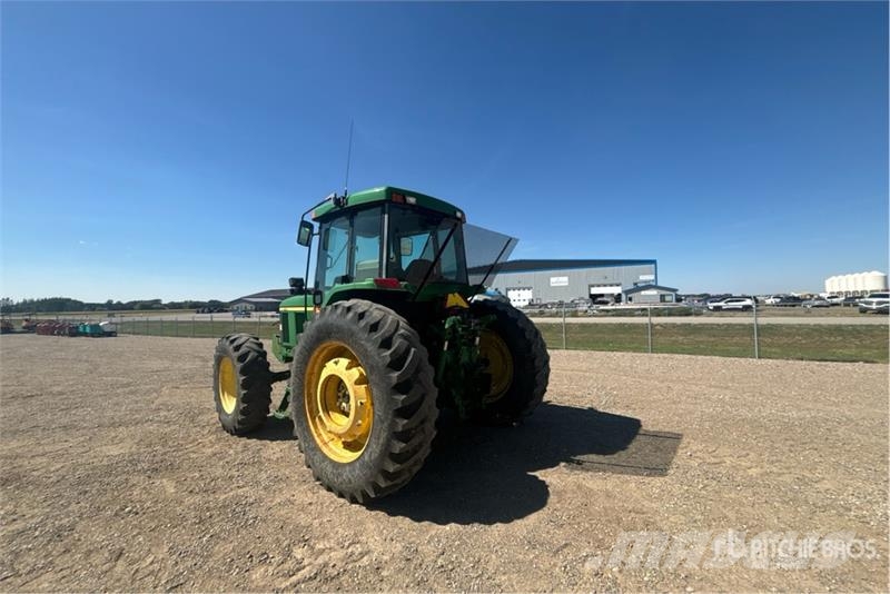 John Deere 7210 الجرارات