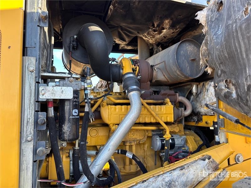 John Deere 724K Pale gommate