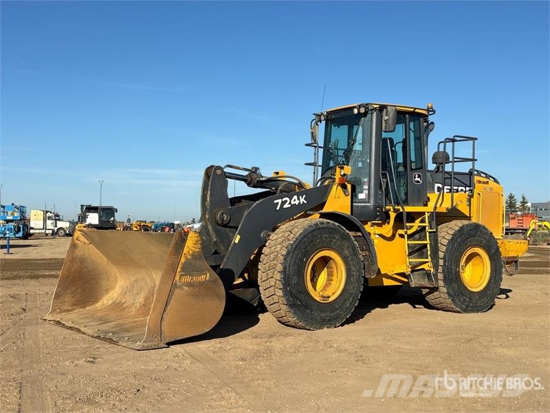 John Deere 724K Pale gommate